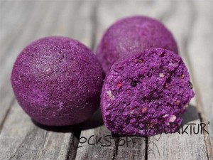 Ultra-violettes Licht ist sehr energiereich und dringt auch in tiefes und trübes Wasser bis zum Grund.